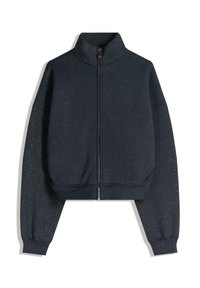Krojena temno mornarska zip-up jakna iz gladkega materiala, z visokim ovratnikom in subtilnim pikčastim vzorcem, ter rebrastimi zapestji in robom.