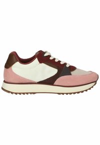 Sportlicher Schuh mit einem Obermaterial aus pinkem Wildleder und weißem Leder, braunen Akzenten, Schnürverschluss und strukturiertem Gummi sohle.