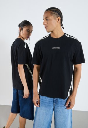 YOURTURN UNISEX - Print T-shirt - true black