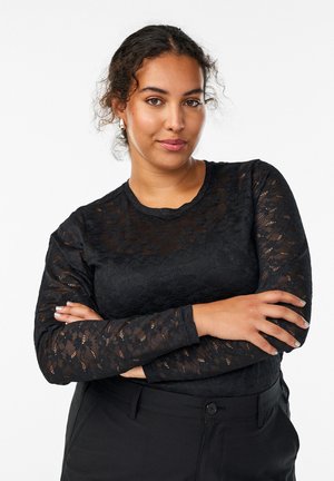MIT RUNDHALSAUSSCHNITT UND SLIM FIT - Blūze - black