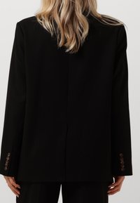 HARPER & YVE Halflange jas - zwart
