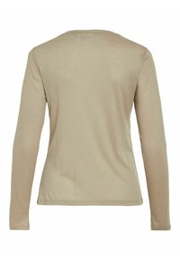 Beige langermet skjorte laget av mykt, lett materiale. Har rund hals og figursydd fasong med jevn tekstur. Ingen synlige mønstre eller detaljer.