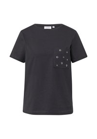 Czarny bawełniany t-shirt z krótkimi rękawami, okrągłym dekoltem i kieszonką z przodu, ozdobioną srebrnymi oczkami. Prosty design, luźny krój.