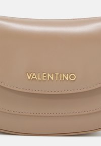 Valentino Bags TYPE RE - Rankinė per petį - taupe