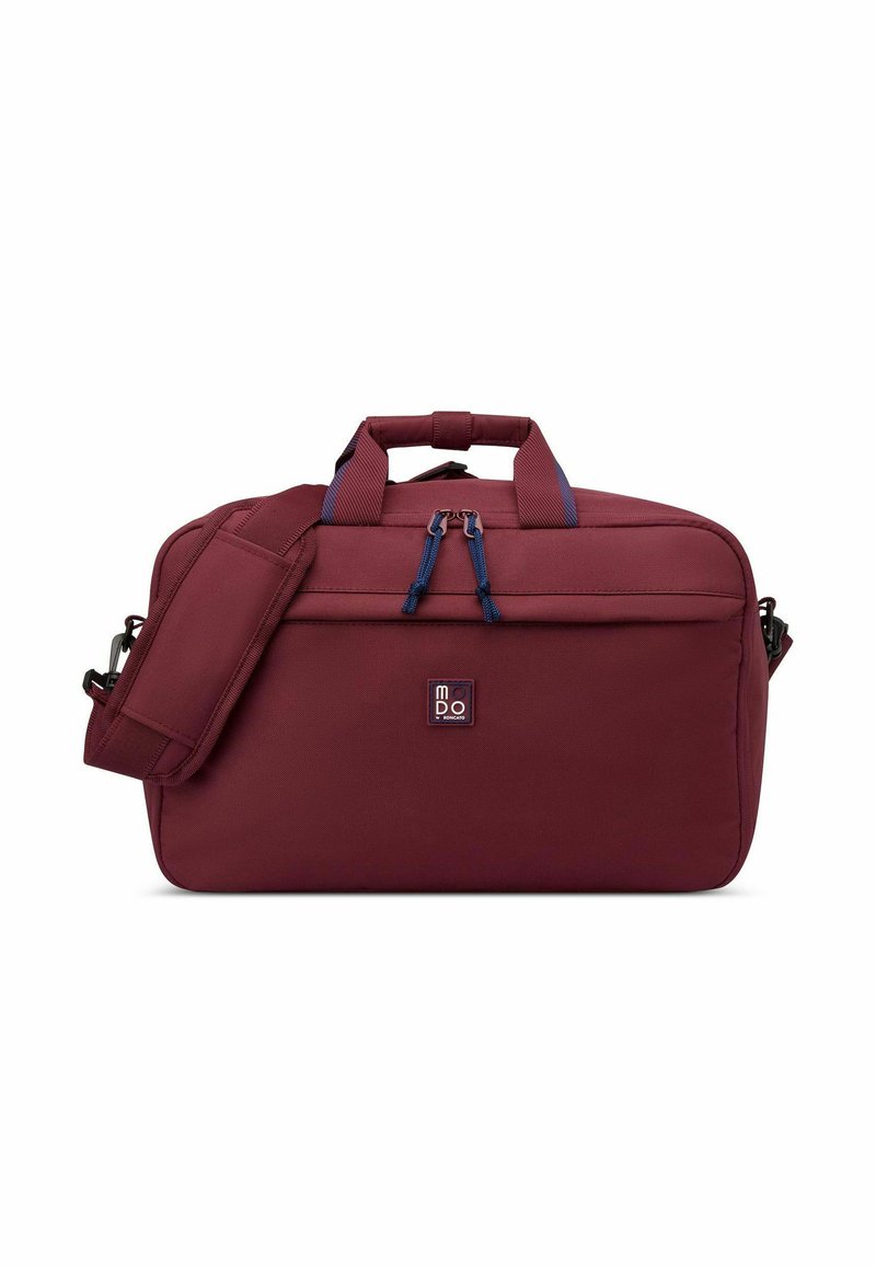 Bordeaux laptop tas met dubbele handvatten aan de bovenkant en een verstelbare schouderband. Voorzien van een ritssluiting en een logo aan de voorkant. Gladde textuur.