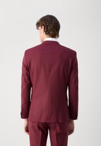 HUGO ARTI HESTEN  - Completo - dark pink