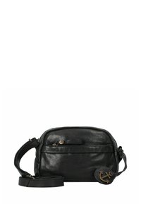 Schwarze Lederschultertasche mit einem Reißverschluss-Hauptfach, verstellbarem Tragegurt und einem runden Anhänger mit Ankerdesign. Glatte Textur.