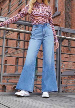 Vaqueros a campana - blue denim