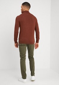 Tommy Hilfiger DENTON - Chinos - green