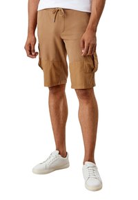 s.Oliver REGULAR MIT TASCHEN - Shorts - almond
