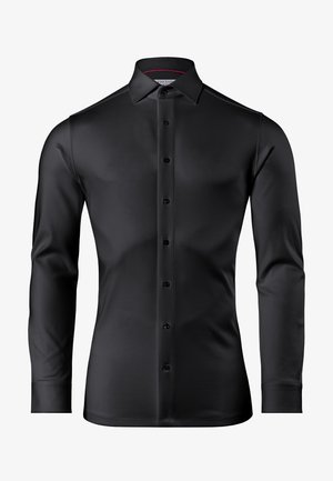 Zwarte lange mouwen shirt gemaakt van gladde stof, met een klassieke kraag, knoopsluiting aan de voorkant en een getailleerd ontwerp. Fijne glans zonder patronen.