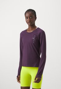 Puma HYROX RUN CLOUDSPUN  TEE - Top dugih rukava - midnight plum