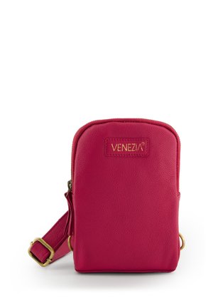 Rosa Leder-Crossbody-Tasche mit runder Form, goldfarbenen Beschlägen, Reißverschluss und geprägt-logo auf der Vorderseite. Verstellbarer Riemen.