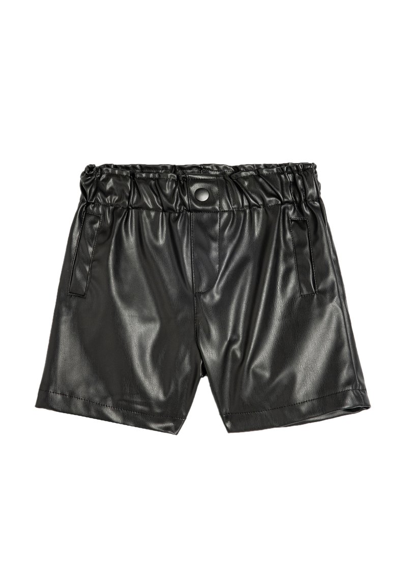 Svarta shorts i konstläder med resårmidja, två sidofickor och en slät, glänsande yta.