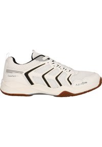 Vita sportskon med mesh-överkurs, svarta accenter, vadderad sula och texturerad gummiyttersula. Har "ComfortFIT+" och "AeroDYN"-varumärke.