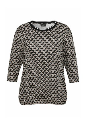 Langärmeliges Oberteil mit einem geometrischen dreieckigen Muster in Schwarz, Beige und Weiß sowie schwarzem Rundhalsausschnitt.