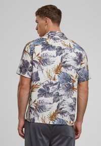 Urban Classics RESORT - Button down-skjorte - blueleaves