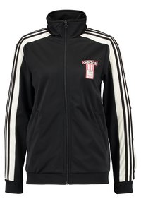 Svart zip-up träningsjacka med hög krage, vita sidostreck och Adidas-logotyp. Har ribbade ärmslut och två framfickor.