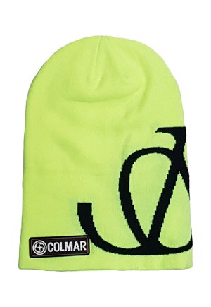 Hell gelb-grüner Strick-Beanie mit großem schwarzem stilisiertem Buchstabendesign und einem schwarz-weißen Colmar Markenlogo-Patch am vorderen unteren Rand.