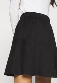 Vero Moda Gonna a campana - black