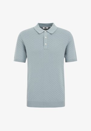 Világoskék kötött póló ing textúrált mintával, rövid ujjakkal, gallérral és három gombos gombolással. Ribbed szegély és ujjvégek.