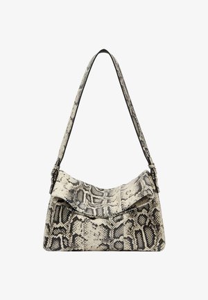 Średniej wielkości torebka w strukturalnym, kremowym i czarnym wzorze węża, z klapką oraz paskiem na ramię z regulowanymi akcentami.