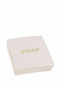 Caja de joyería cuadrada con un exterior suave y de color rosa pálido, que presenta un texto dorado "amor" en la parte superior. Un sutil detalle en los bordes realza su diseño.
