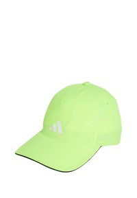 Gorra verde neón con visera curva, hecha de una tela suave, con acentos de logotipo blanco y un borde negro en contraste a lo largo de la visera.