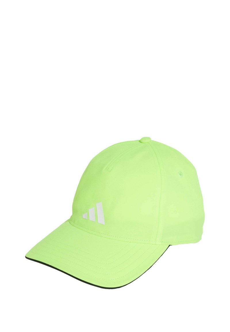 Gorra verde neón con visera curva, hecha de una tela suave, con acentos de logotipo blanco y un borde negro en contraste a lo largo de la visera.