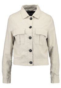 Jasnoszara krótka kurtka wykonana z lnu, z kołnierzykiem, czarnymi guzikami i dwoma kieszeniami na piersi. Gładka tekstura.