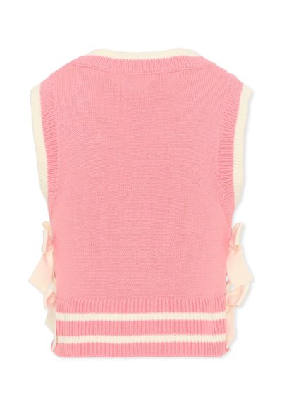 Roze gebreid mouwloos vest met witte bies bij de armopeningen en zoom, met zijstrikken en een geribde halslijn en onderkant.