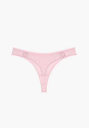 Różowe prześwitujące stringi z koronkowym akcentem i nieprzezroczystymi paskami w talii. Projekt charakteryzuje się minimalistycznym krojem i delikatną teksturą na całej powierzchni.