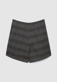 Dunkelgraue Shorts mit horizontalem, hellgrauem und braunem Streifenmuster, flache Vorderseite und leicht ausgestellte Beine auf weißem Hintergrund.