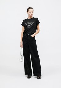Guess - T-shirt z nadrukiem