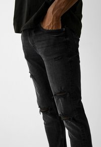 Bershka Džíny Slim Fit - black