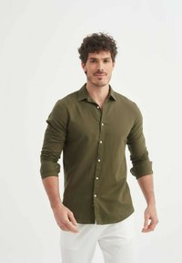 Non sélectionné, kaki