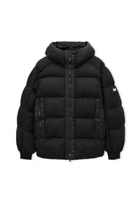 Giacca a vento nera con cappuccio, dotata di zip frontale completa, sezioni imbottite, due tasche laterali con zip e polsini elastici.
