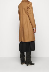 WEEKEND MaxMara Abrigo clásico - camel