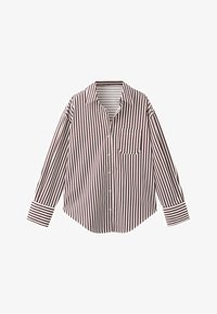 Camisa de manga larga con botones, con rayas verticales en burdeos y blanco, cuello en punta, bolsillo en el pecho y puños con botones.