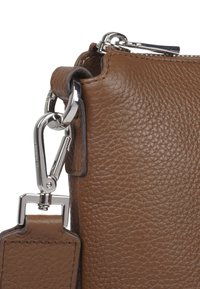 Bogner ANDERMATT FLAVIA SHOULDER - Taška s příčným popruhem - darkbrown