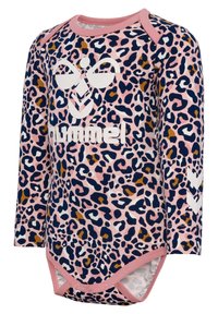 Langsleeve baby bodysuit in roze met een kleurrijke luipaardprint. Voorzien van een wit logo, ronde hals en drukknoopsluitingen aan de onderkant.