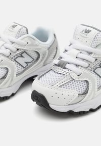 New Balance 530 UNISEX - Trainers - white/silver