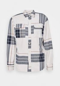 Camicia button-up con motivo a quadri nei colori blu navy, grigio e beige. Realizzata in tessuto morbido, dotata di due tasche sul petto e colletto standard.