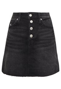 Svart denim mini kjol med knappstängning fram, bälteshällor, framfickor, subtil logotyp på fickan och rå kantdetalj.