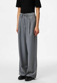 Non sélectionné, grey pinstripe