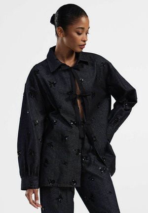 RICAMATO CON APPLICAZIONI - Camicia - blu denim