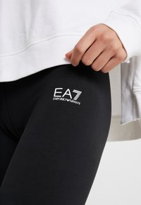 EA7 Emporio Armani Legginsy
