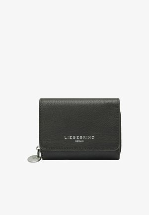 Portafoglio in pelle nera strutturata con logo argentato "Liebeskind Berlin" e piccola cerniera rotonda in metallo su sfondo bianco.