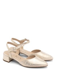 Złote metaliczne buty na niskim obcasie z ostrym noskiem, paskiem na kostkę i teksturowaną cholewką. Posiadają wyściełaną wkładkę dla wygody.