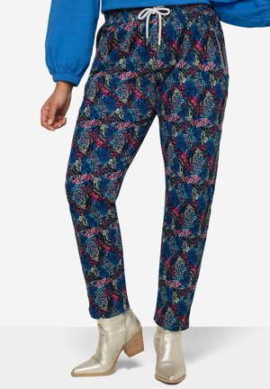 Pantalons à motifs arborant un mélange d'imprimés léopard et zèbre en bleu, rose et noir, avec une taille élastique et un détail de cordon de serrage.